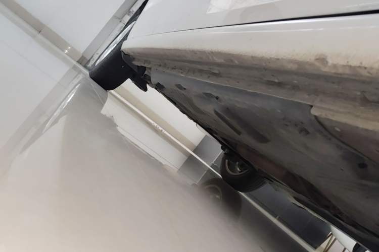 Used Volkswagen Polo 2014 1.6L Automatic Luxury Edition Right Side Sill