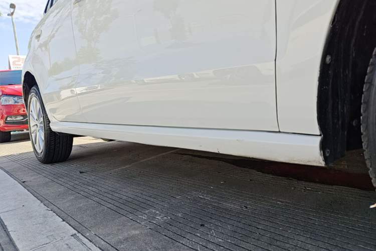 Used Volkswagen Polo 2014 1.6L Automatic Comfort Edition Right Side Sill