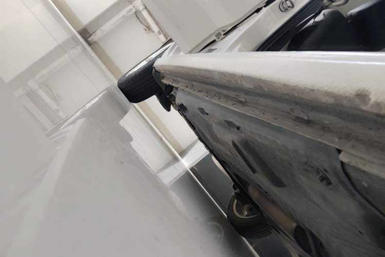Used Volkswagen Polo 2014 1.6L Automatic Luxury Edition Right Side Sill