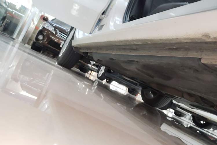 Used Volkswagen Polo 2014 1.6L Automatic Luxury Edition Right Side Sill