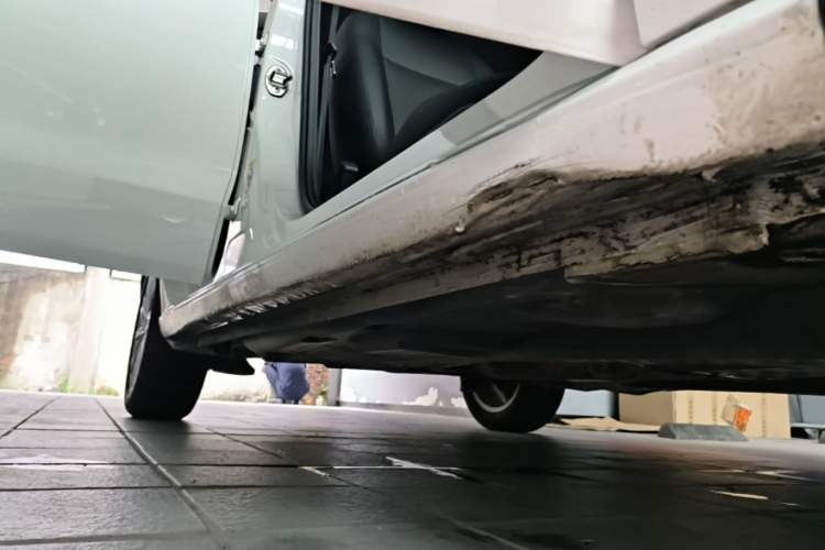 Used Volkswagen Polo 2014 1.6L Automatic Comfort Edition Right Side Sill