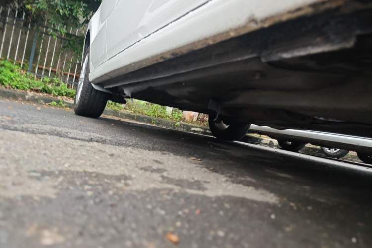 Used Volkswagen Polo 2014 1.6L Automatic Comfort Edition Right Side Sill