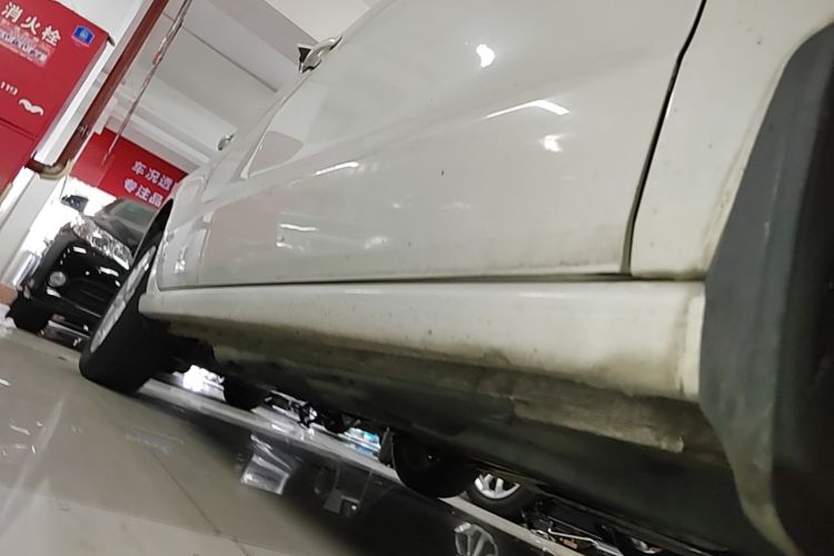 Used Volkswagen Polo 2014 1.6L Automatic Luxury Edition Right Side Sill