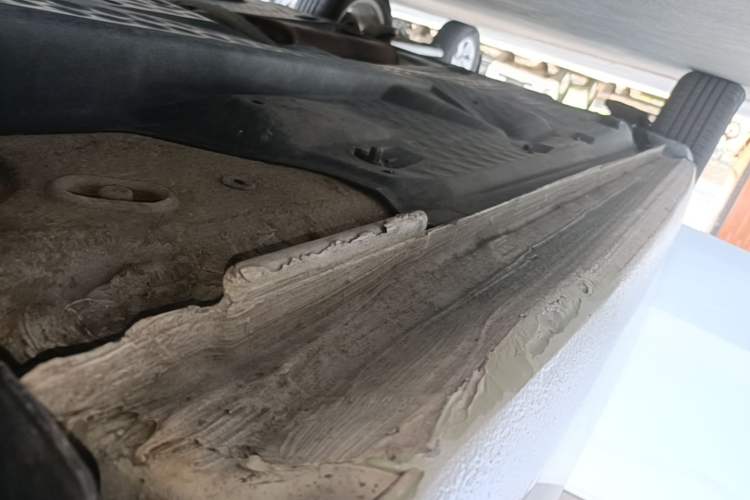 Used Volkswagen Polo 2014 1.6L Manual Comfort Edition Right Side Sill