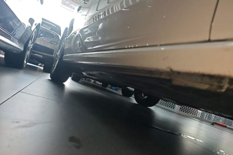 Used Volkswagen Polo 2014 1.6L Automatic Comfort Edition Right Side Sill