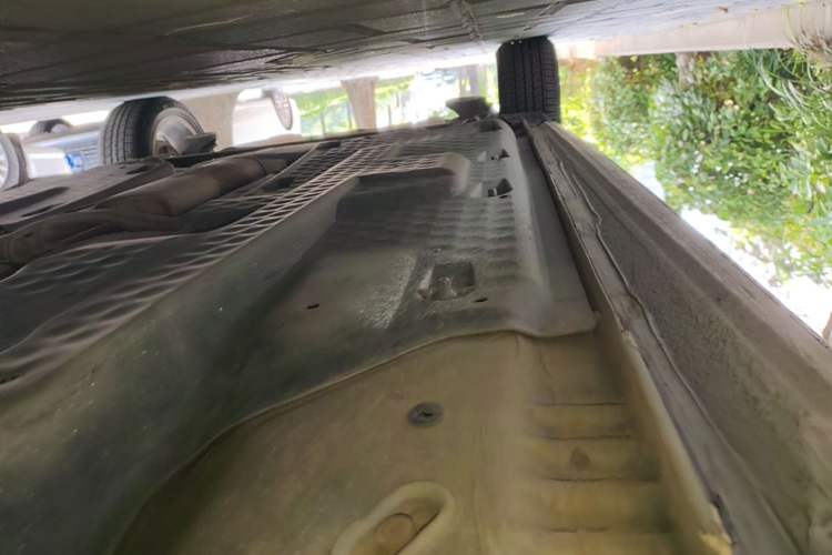 Used Volkswagen Polo 2014 1.4L Automatic Comfort Edition Right Side Sill