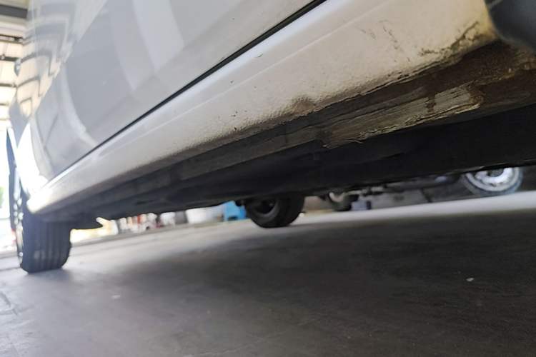 Used Volkswagen Polo 2014 1.4L Automatic Comfort Edition Right Side Sill