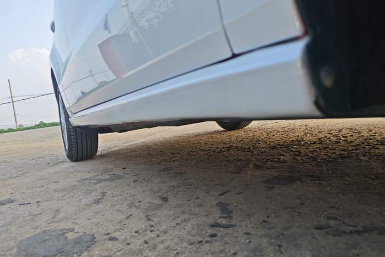 Used Volkswagen Polo 2014 1.6L Automatic Comfort Edition Right Side Sill