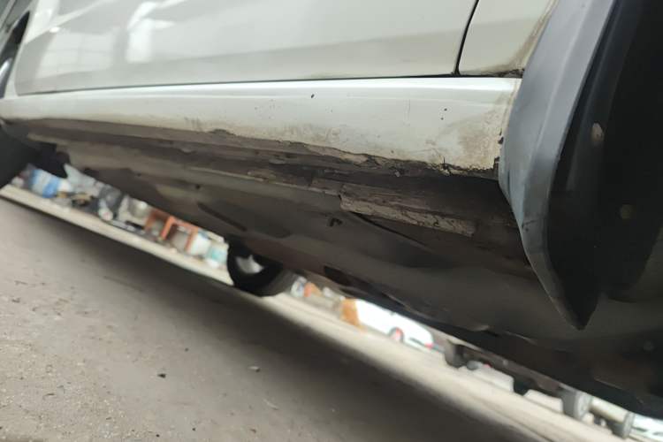 Used Volkswagen Polo 2014 1.6L Automatic Comfort Edition Right Side Sill