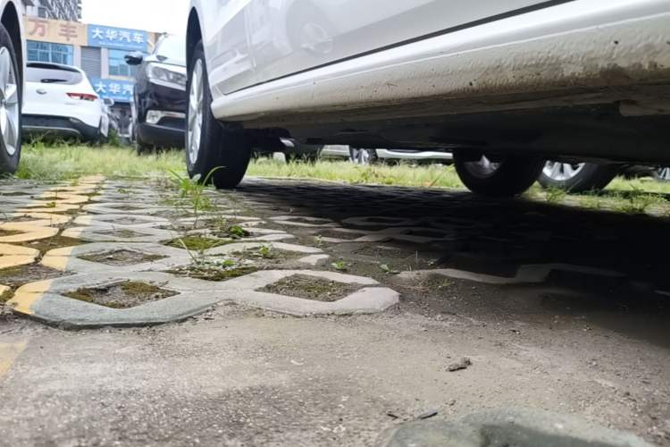 Used Volkswagen Polo 2014 1.6L Automatic Luxury Edition Right Side Sill