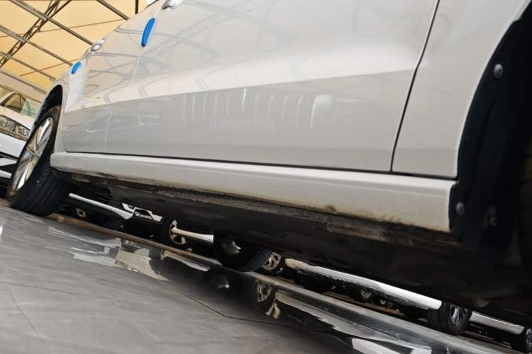 Used Volkswagen Polo 2014 1.4L Automatic Comfort Edition Right Side Sill