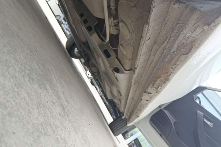 Used Volkswagen Polo 2014 1.4L Automatic Comfort Edition Right Side Sill