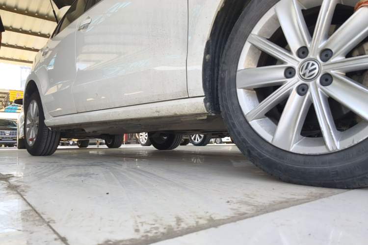 Used Volkswagen Polo 2014 1.6L Automatic Comfort Edition Right Side Sill