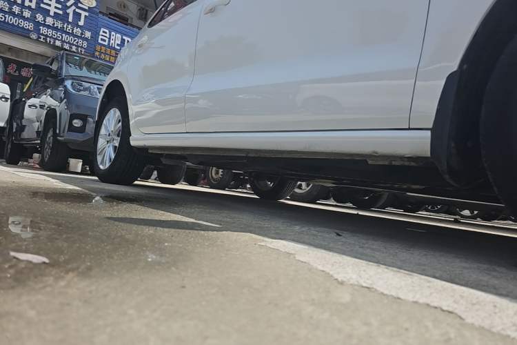 Used Volkswagen Polo 2014 1.4L Automatic Comfort Edition Right Side Sill