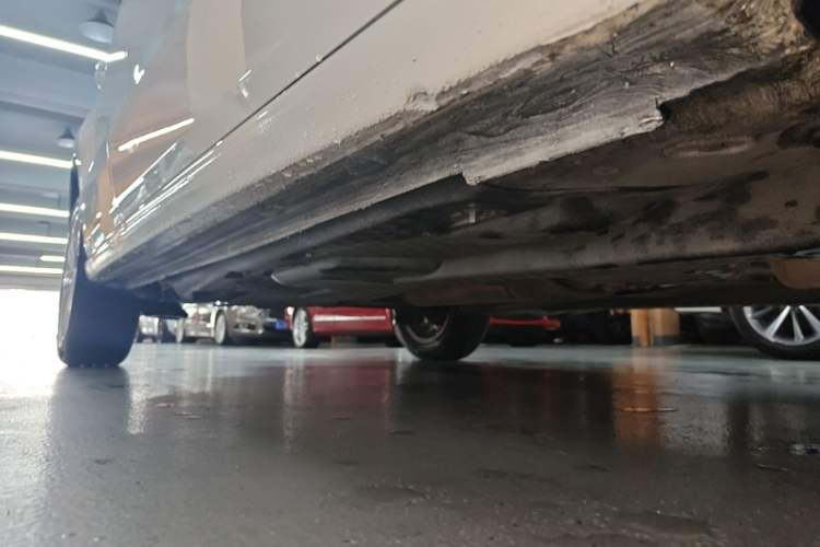 Used Volkswagen Polo 2014 1.6L Automatic Comfort Edition Right Side Sill