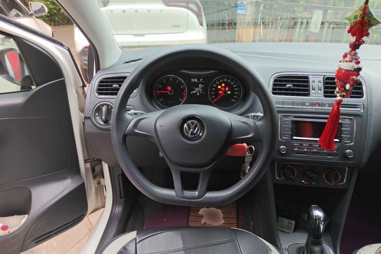 Used Volkswagen Polo 2014 1.6L Automatic Comfort Edition Steering Wheel