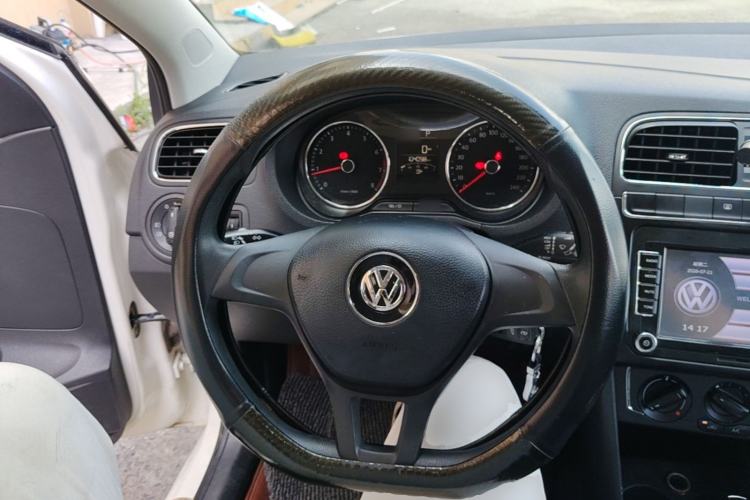 Used Volkswagen Polo 2014 1.6L Automatic Comfort Edition Steering Wheel