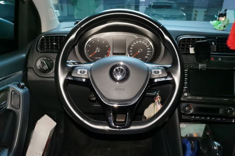 Used Volkswagen Polo 2014 1.6L Automatic Luxury Edition Steering Wheel