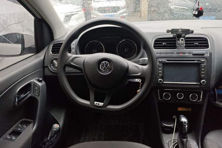 Used Volkswagen Polo 2014 1.6L Automatic Comfort Edition Steering Wheel