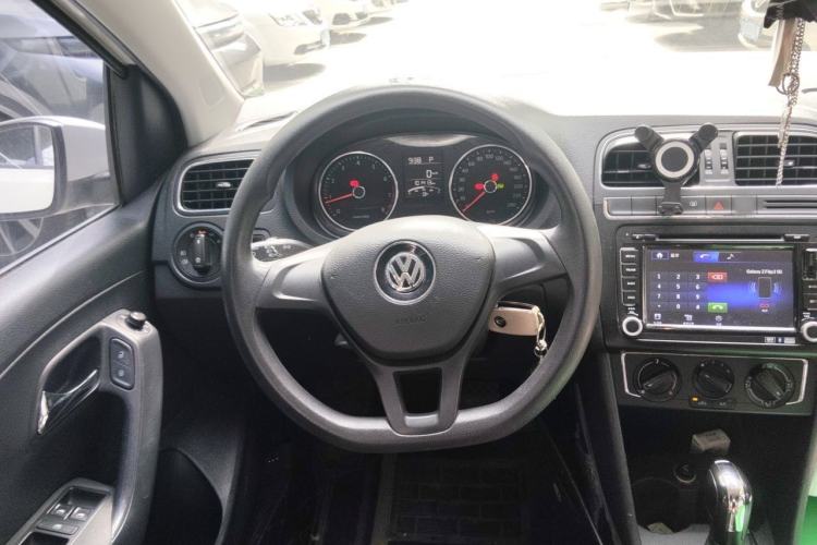 Used Volkswagen Polo 2014 1.6L Automatic Comfort Edition Steering Wheel