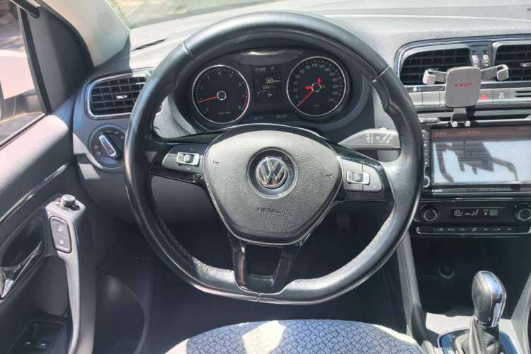 Used Volkswagen Polo 2014 1.6L Automatic Luxury Edition Steering Wheel