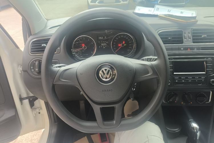 Used Volkswagen Polo 2014 1.6L Automatic Comfort Edition Steering Wheel