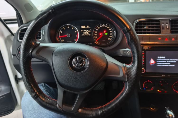 Used Volkswagen Polo 2014 1.6L Automatic Comfort Edition Steering Wheel