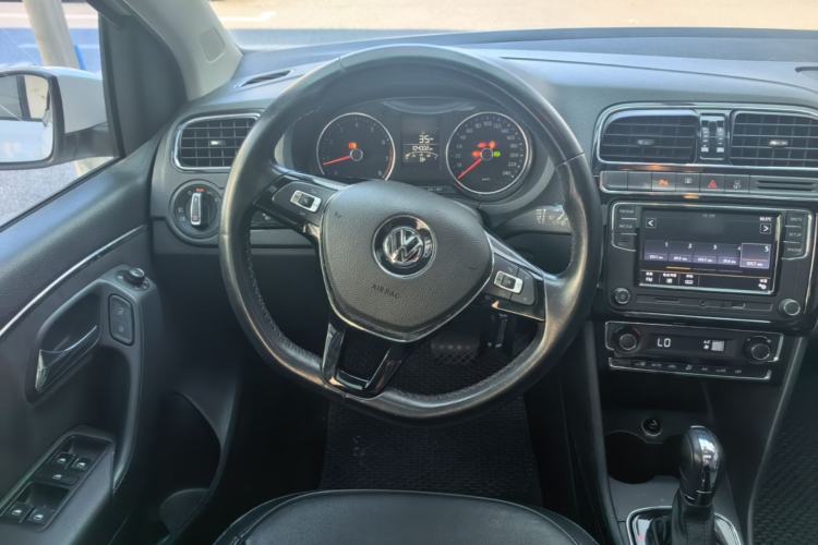 Used Volkswagen Polo 2014 1.6L Automatic Luxury Edition Steering Wheel