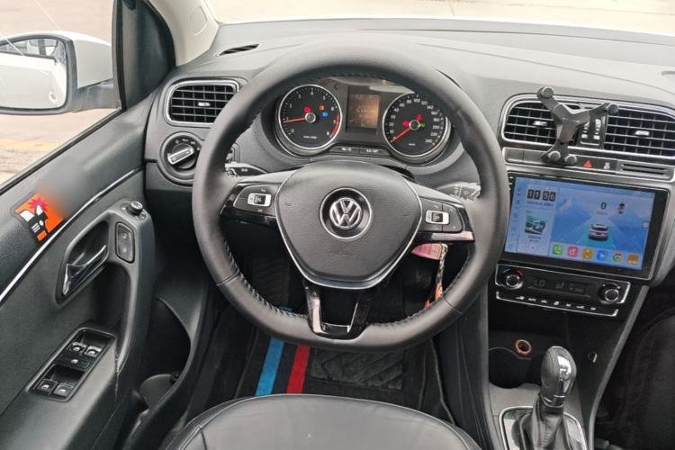 Used Volkswagen Polo 2014 1.6L Automatic Luxury Edition Steering Wheel