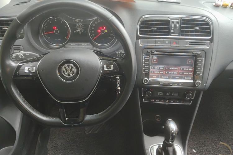 Used Volkswagen Polo 2014 1.6L Automatic Luxury Edition Steering Wheel