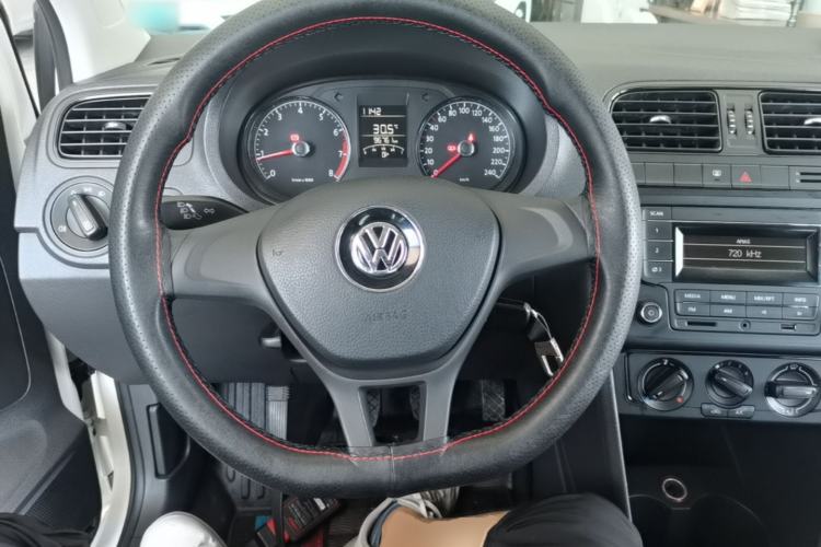 Used Volkswagen Polo 2014 1.4L Manual Fashion Edition Steering Wheel