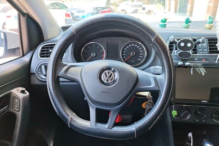 Used Volkswagen Polo 2014 1.6L Automatic Comfort Edition Steering Wheel