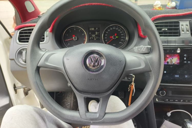 Used Volkswagen Polo 2014 1.4L Automatic Comfort Edition Steering Wheel