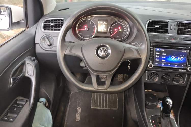 Used Volkswagen Polo 2014 1.6L Automatic Comfort Edition Steering Wheel