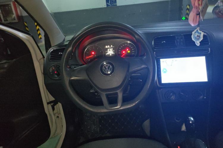 Used Volkswagen Polo 2014 1.6L Automatic Comfort Edition Steering Wheel
