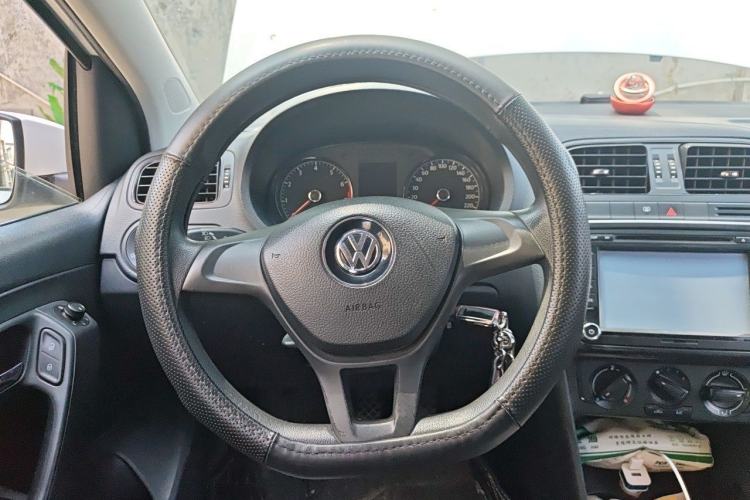 Used Volkswagen Polo 2014 1.4L Manual Fashion Edition Steering Wheel