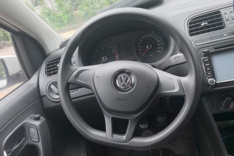 Used Volkswagen Polo 2014 1.4L Manual Fashion Edition Steering Wheel