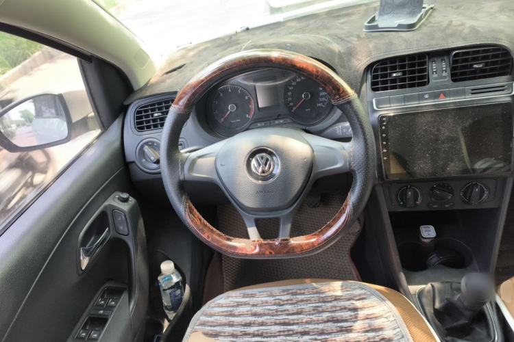 Used Volkswagen Polo 2014 1.4L Manual Fashion Edition Steering Wheel