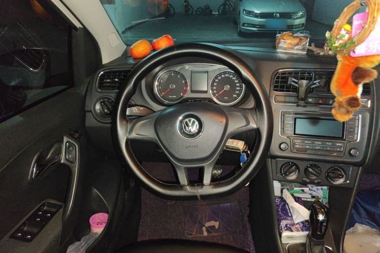 Used Volkswagen Polo 2014 1.6L Automatic Comfort Edition Steering Wheel