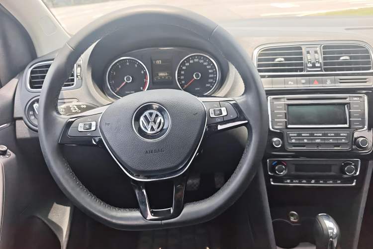 Used Volkswagen Polo 2014 1.6L Automatic Luxury Edition Steering Wheel
