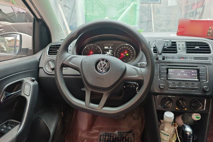Used Volkswagen Polo 2014 1.6L Automatic Comfort Edition Steering Wheel