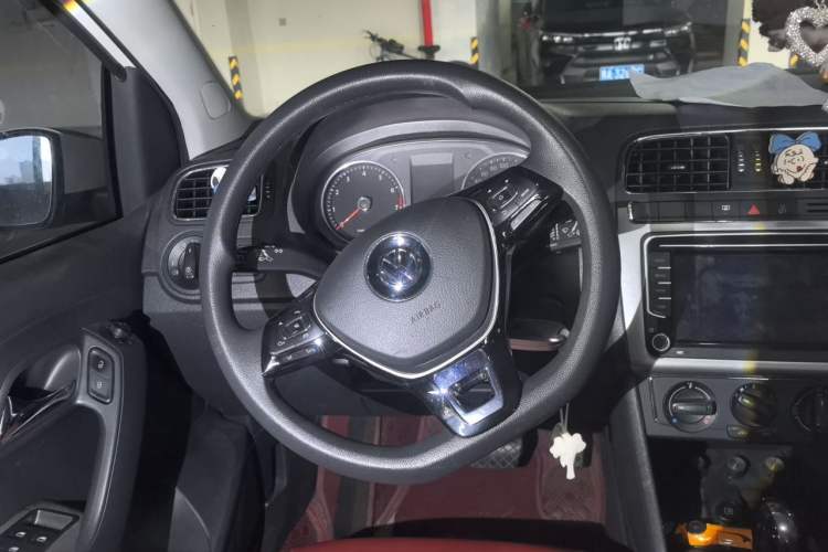 Used Volkswagen Polo 2014 1.4L Automatic Comfort Edition Steering Wheel