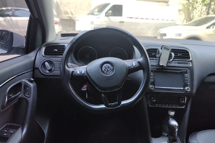 Used Volkswagen Polo 2014 1.4L Automatic Luxury Edition Steering Wheel