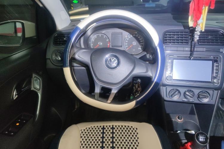 Used Volkswagen Polo 2014 1.4L Manual Fashion Edition Steering Wheel