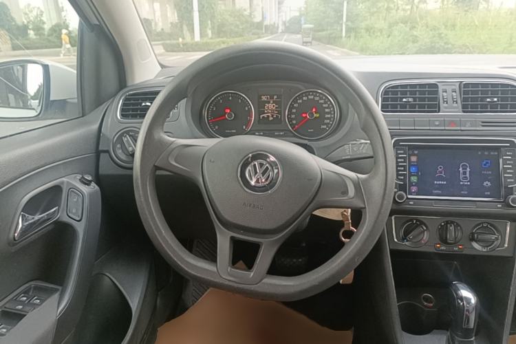 Used Volkswagen Polo 2014 1.4L Automatic Comfort Edition Steering Wheel