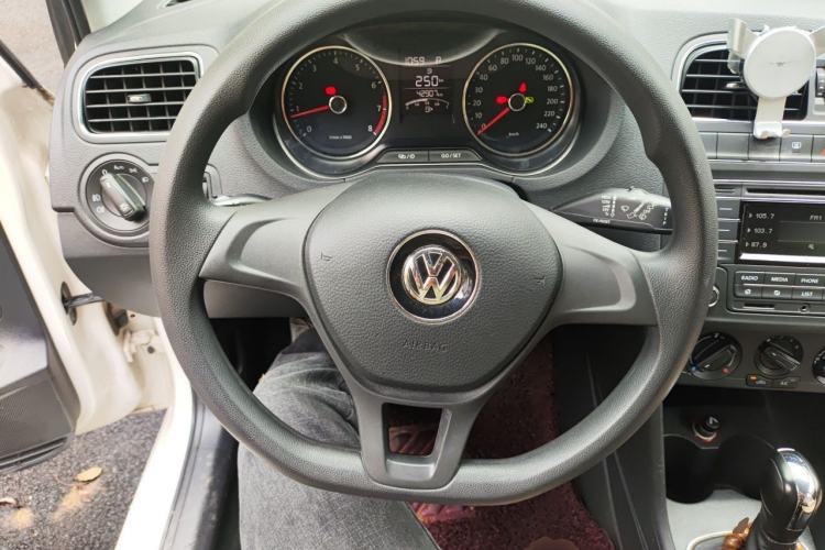 Used Volkswagen Polo 2014 1.6L Automatic Comfort Edition Steering Wheel