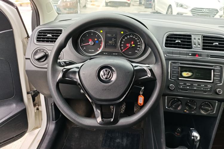 Used Volkswagen Polo 2014 1.6L Automatic Comfort Edition Steering Wheel