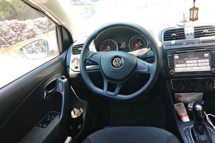 Used Volkswagen Polo 2014 1.6L Automatic Comfort Edition Steering Wheel
