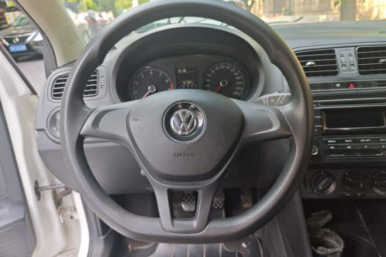 Used Volkswagen Polo 2014 1.4L Manual Fashion Edition Steering Wheel