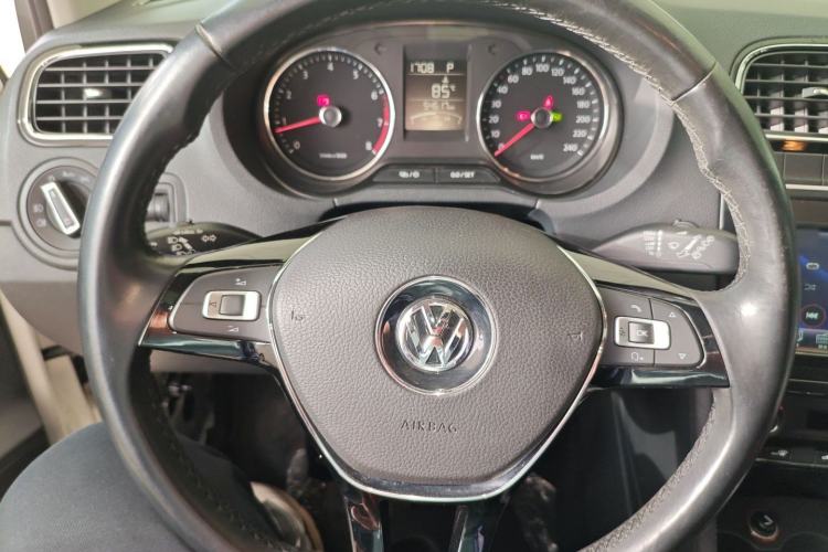 Used Volkswagen Polo 2014 1.4L Automatic Luxury Edition Steering Wheel